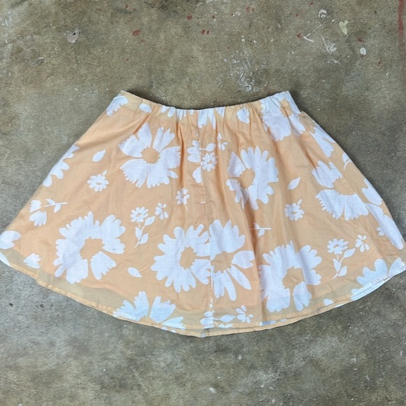 American Eagle Outfitters Peach Floral Skater Skirt NWT
Size: Small - Picture 3 of 6